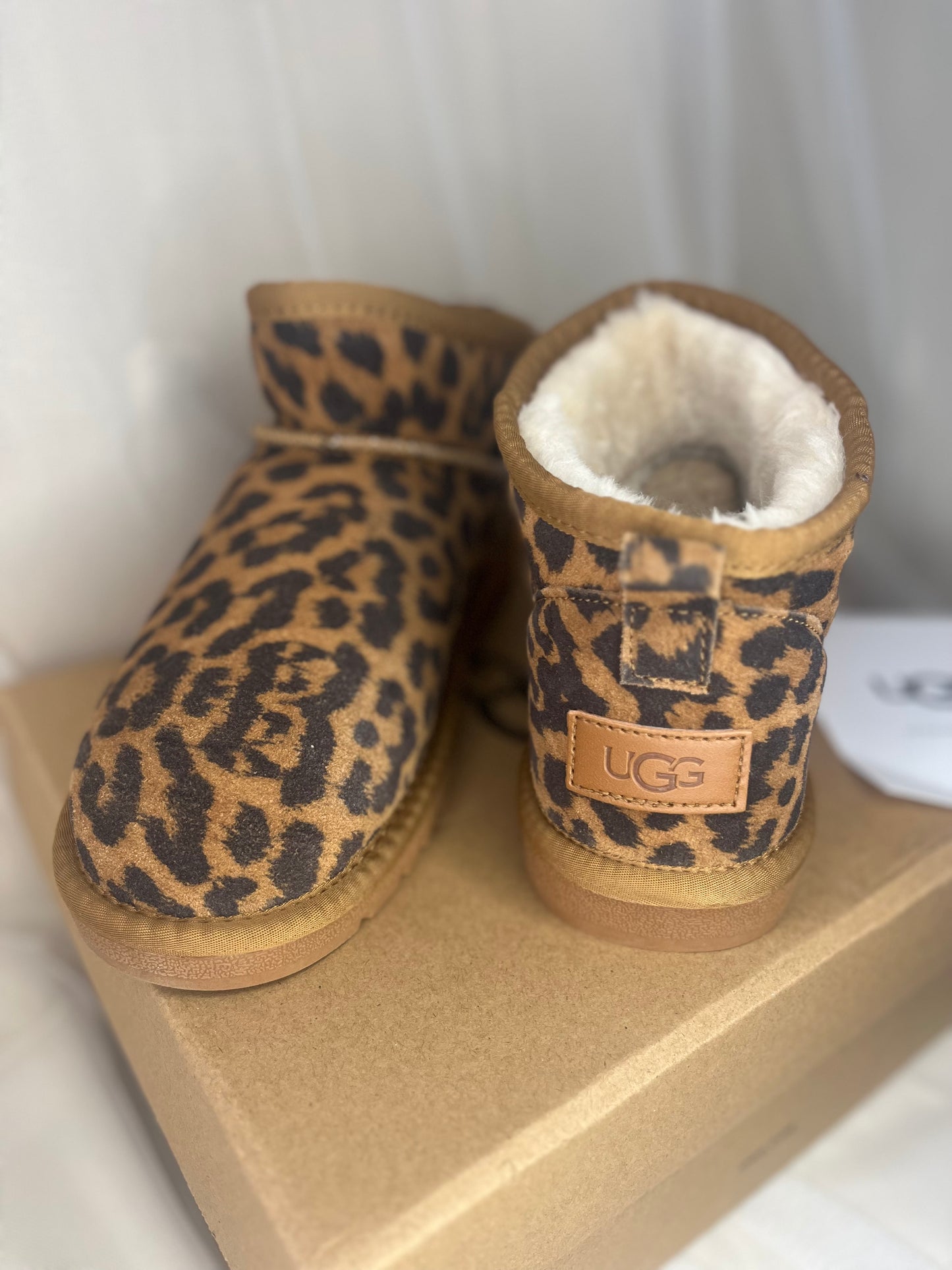 Ug8 mini leopard boot