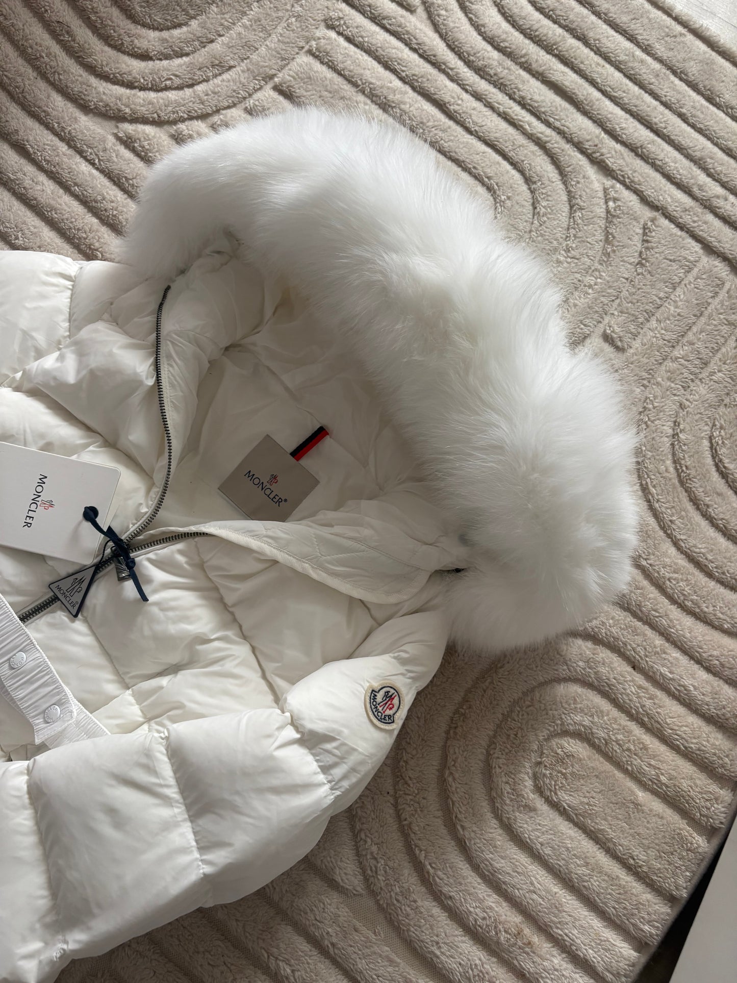 ( in stock fits 8/10 ) monc white cream xl fur hood