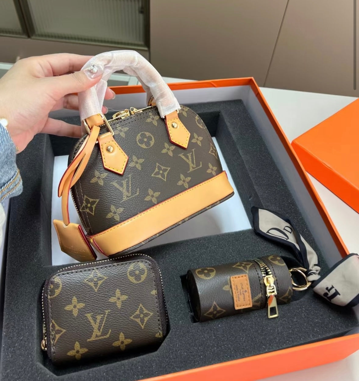 Mini Alma full box set