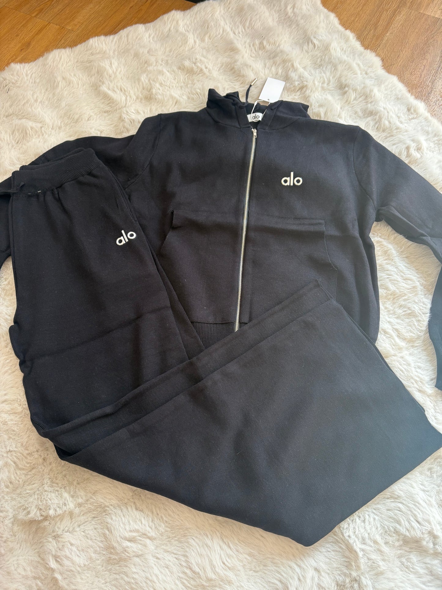 ( in stock size xs / s ) Alo light knit hooded tracksuit