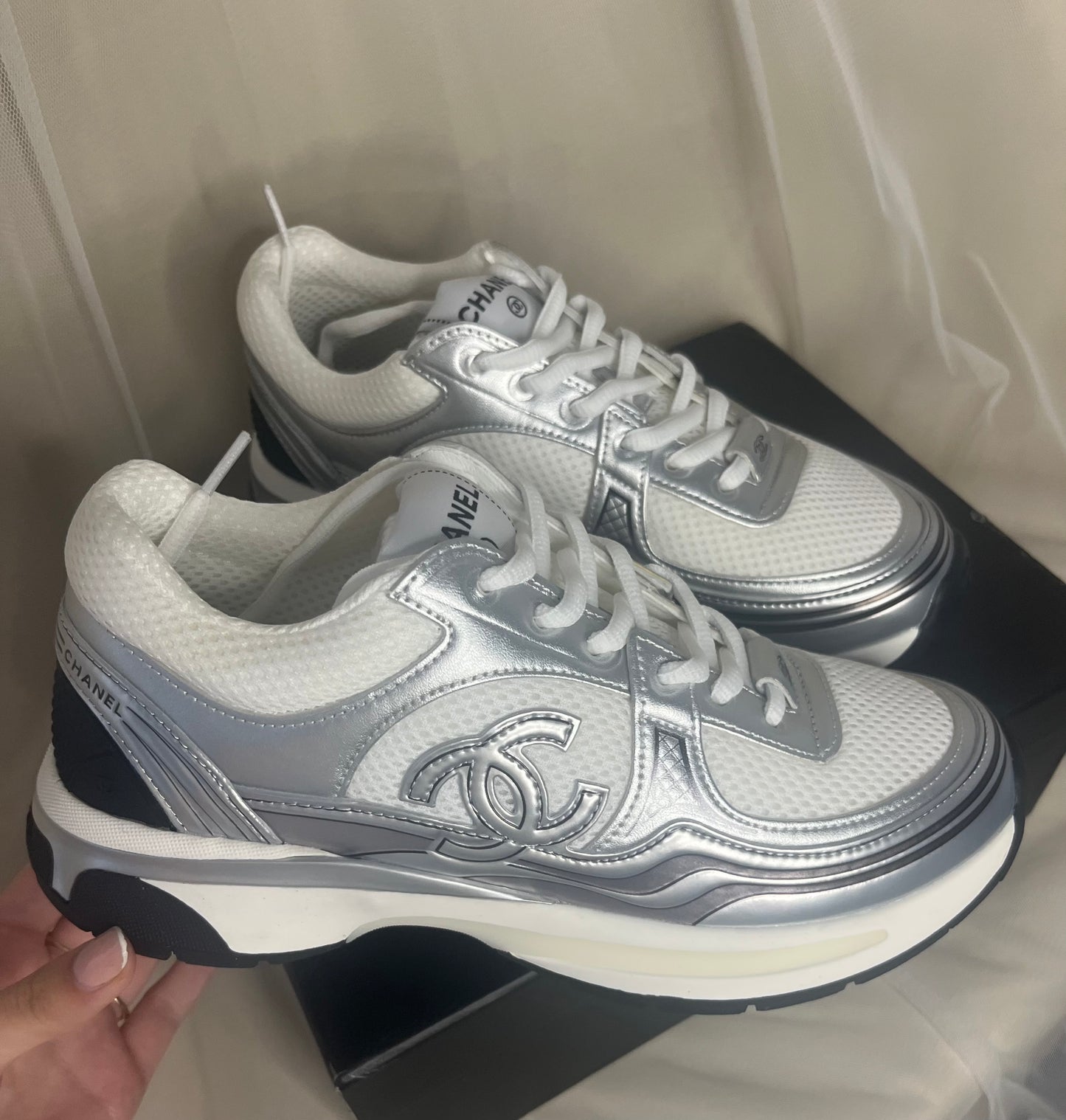 CC metallic silver runner