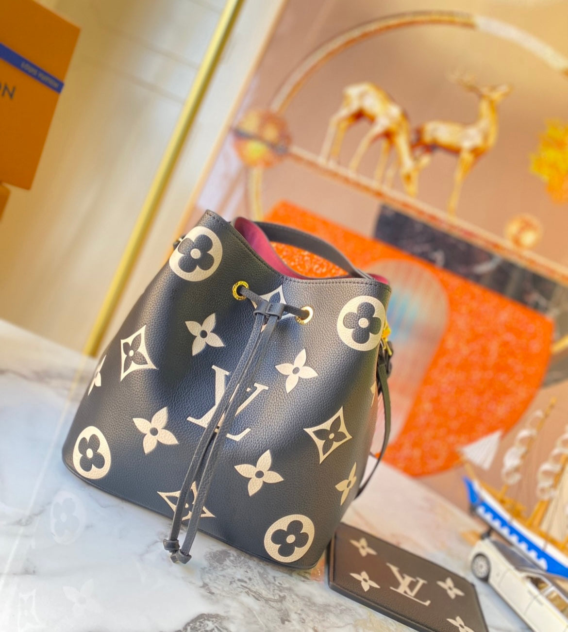 Neo handbag monogram black