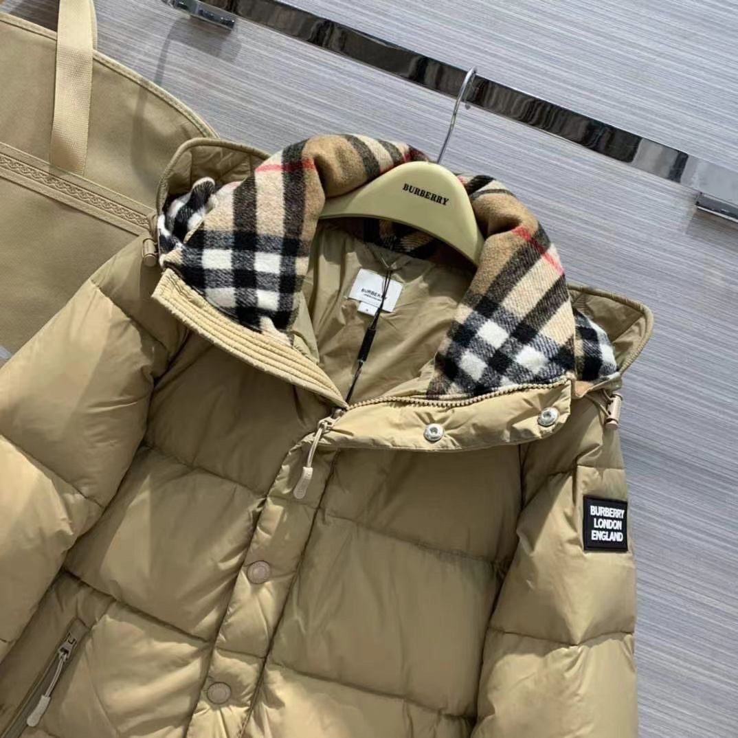 Burb monogram puffer beige