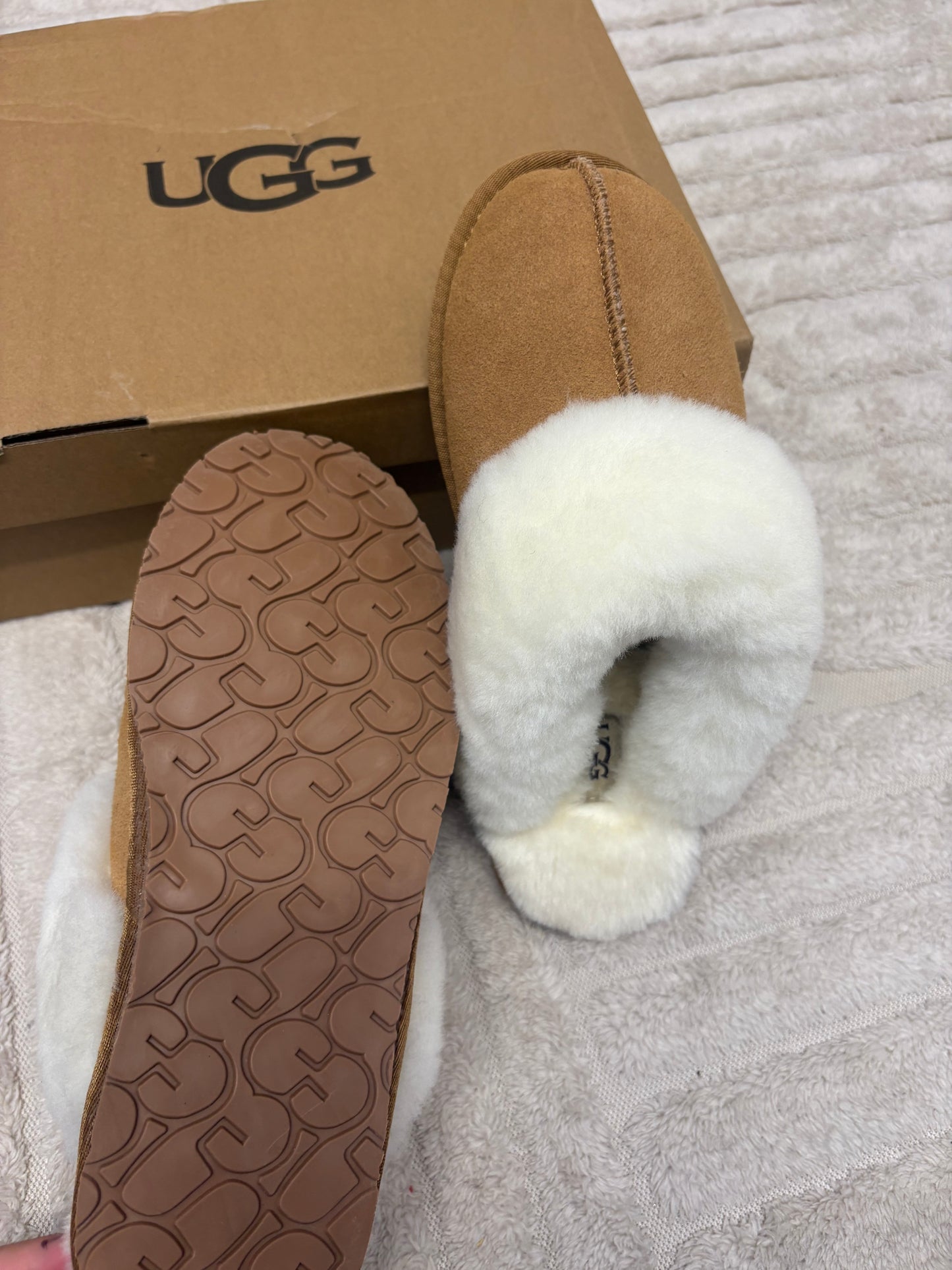 ( in stock ) size 5 & 6 - ug8 super fluffy slipper