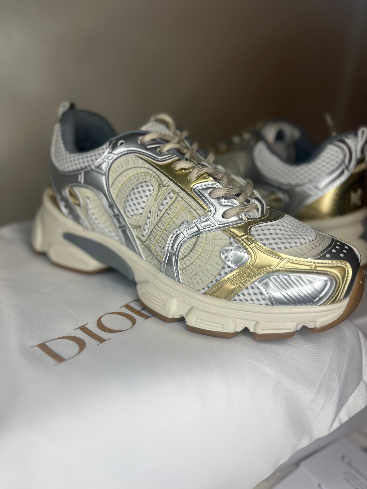 ( in stock size 5 ) b3 chrono gold