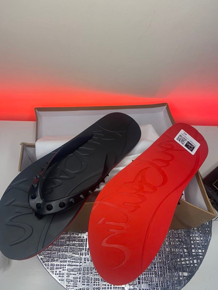 ( in stock fits size 5 ) cl red bottom flip flop