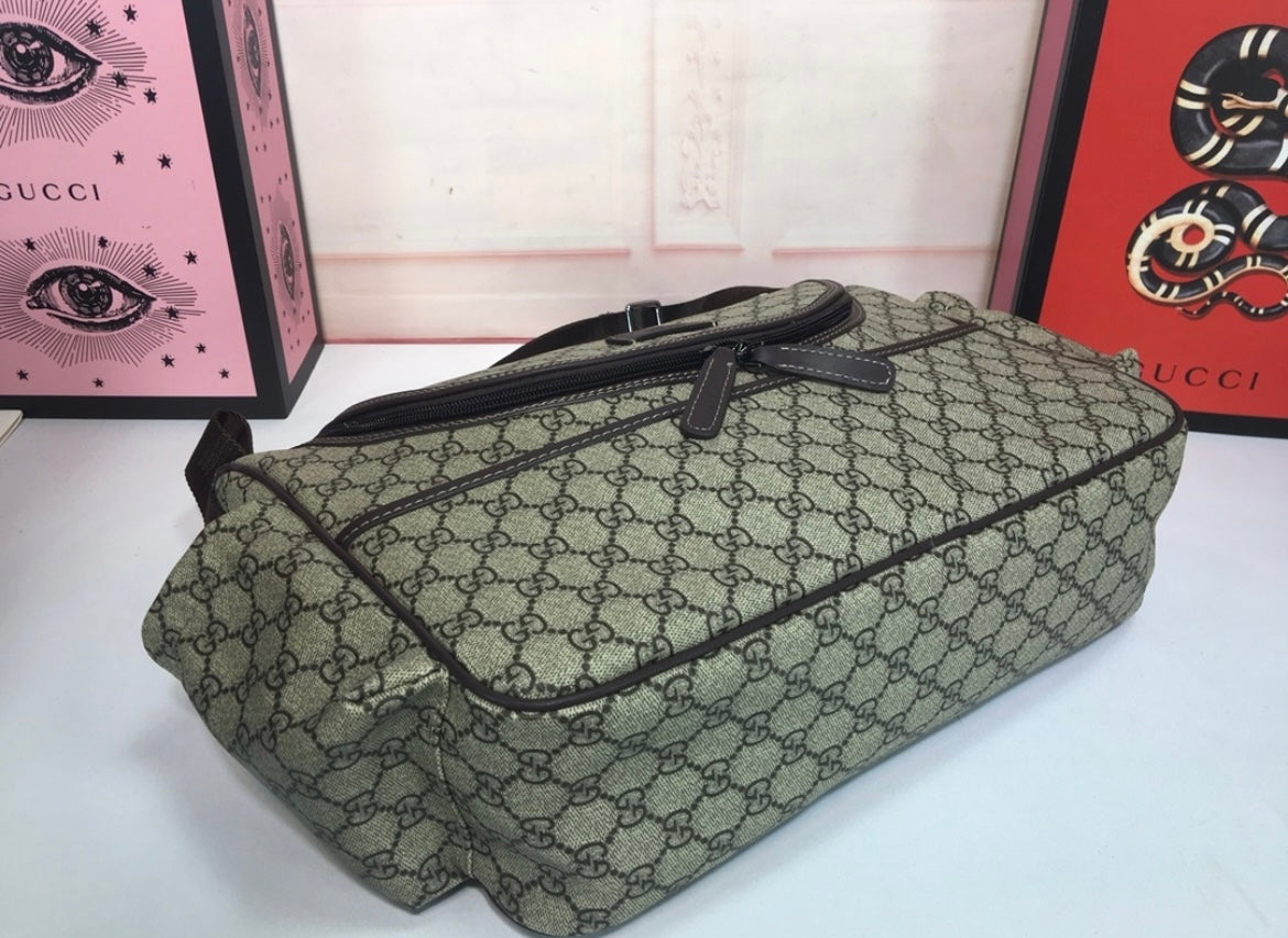 GG CHANGING BAG BLACK DETAILS