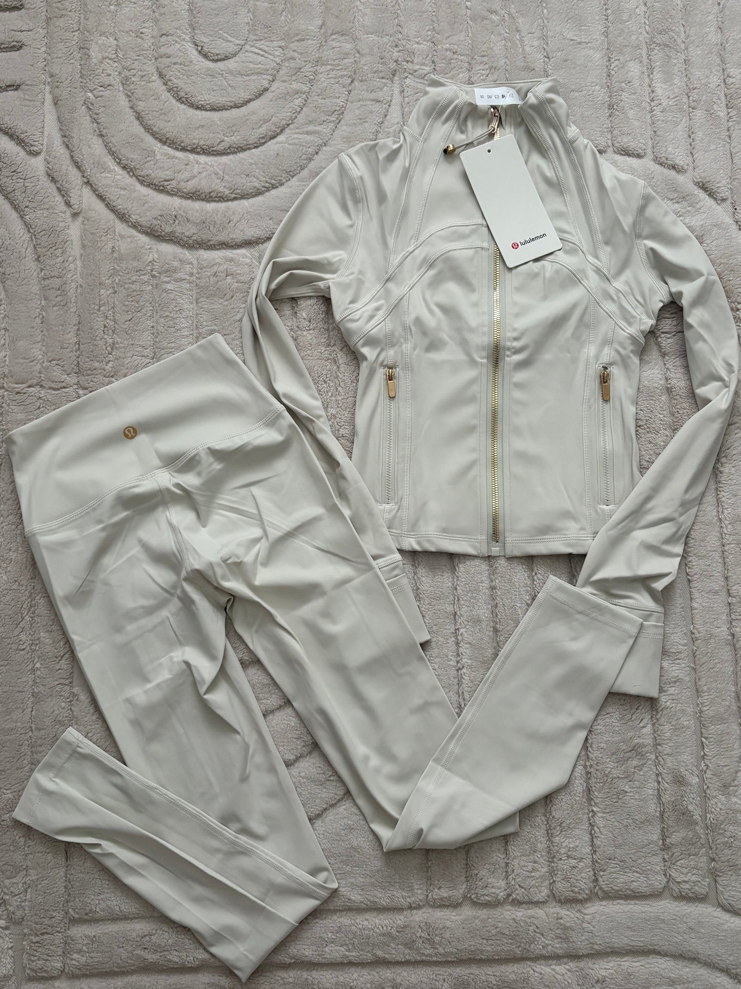 ( in stock size 8/10 ) Lulu cream gold zipper