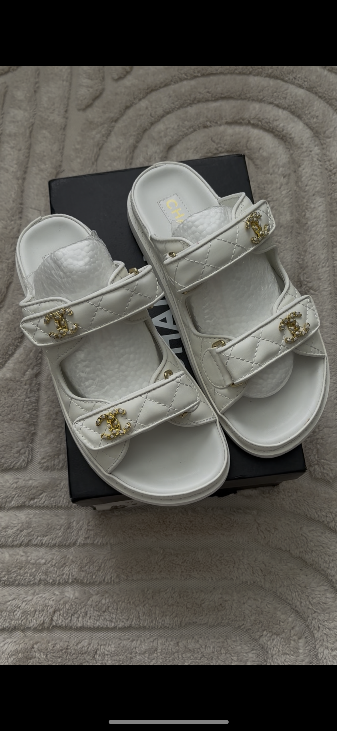 CC sandal white pearl