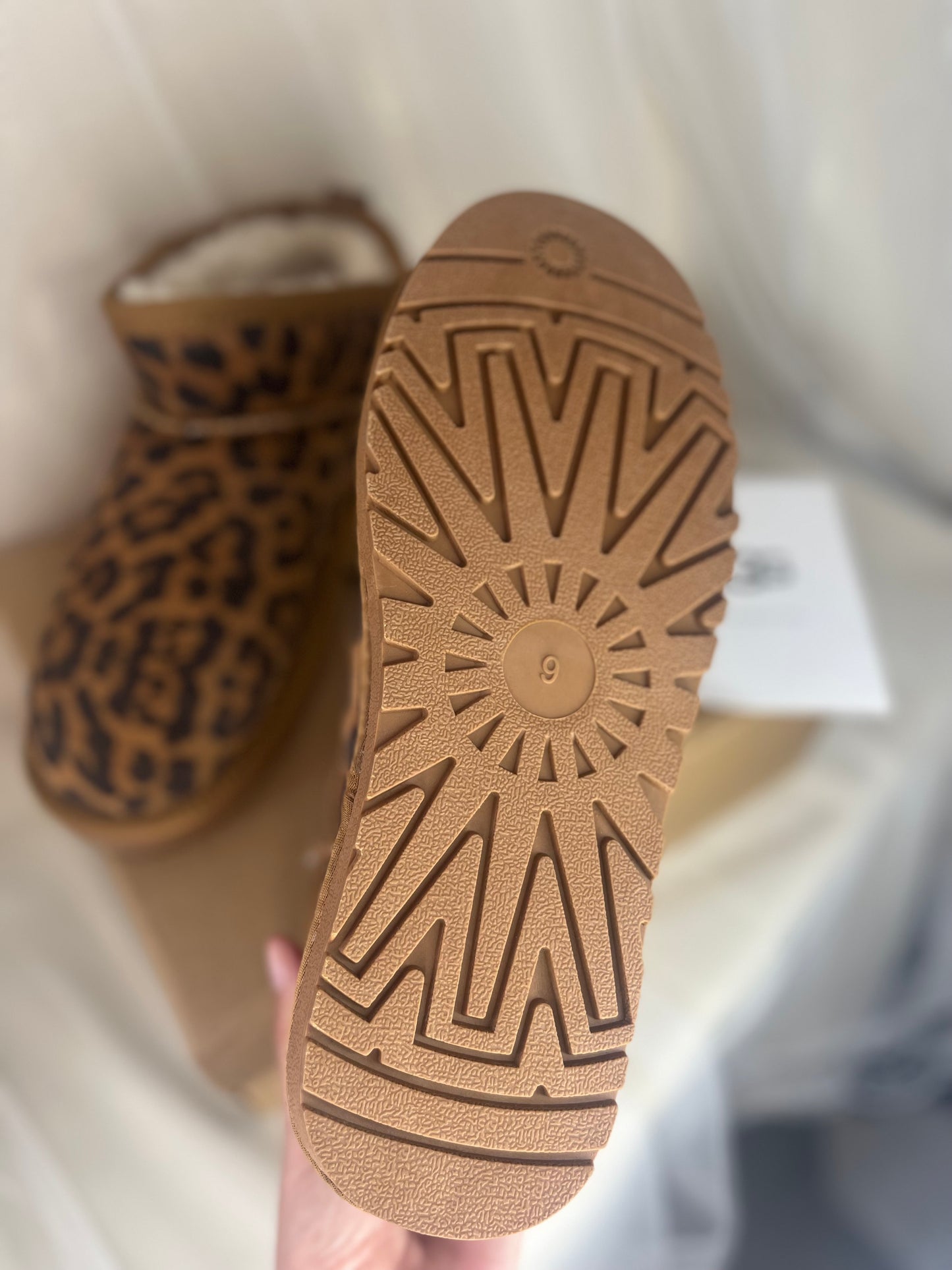 Ug8 mini leopard boot
