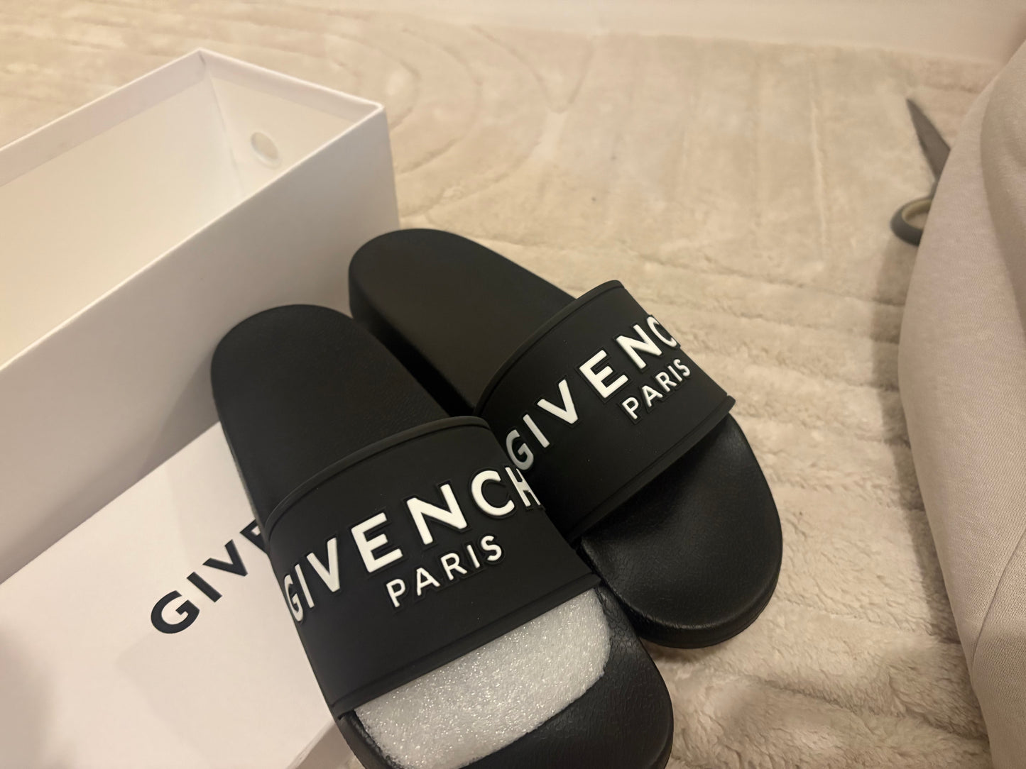 ( in stock size 5 & 7 & 8 ) givench slide