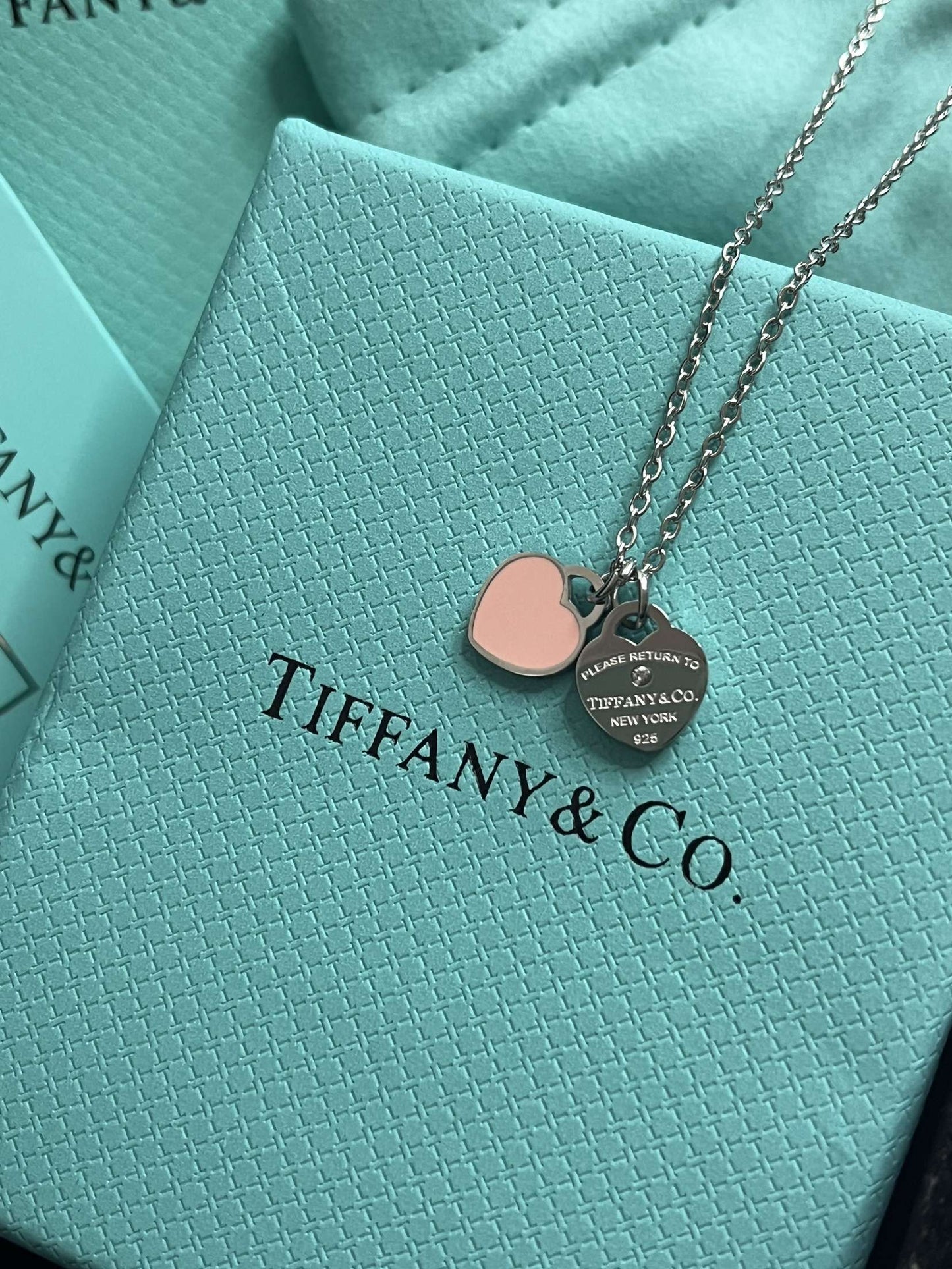 Tiff pendant necklace pink