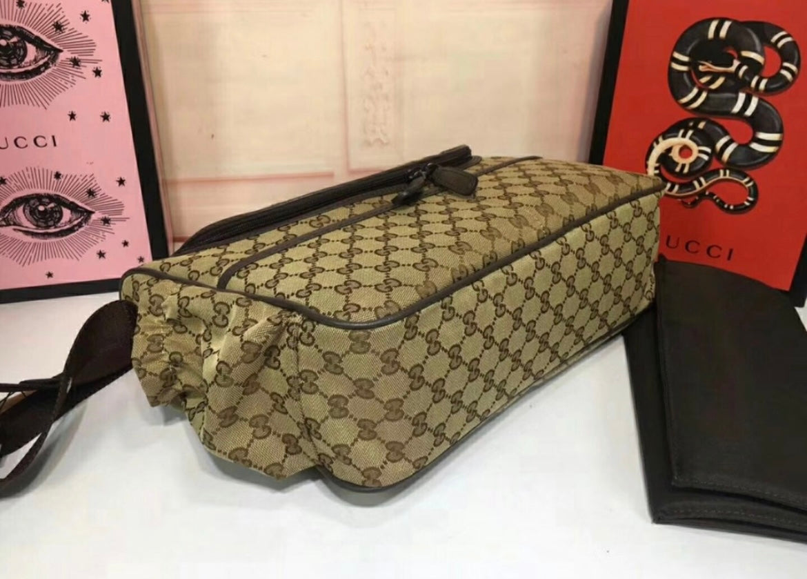 GG CHANGING BAG BROWN DETAILS
