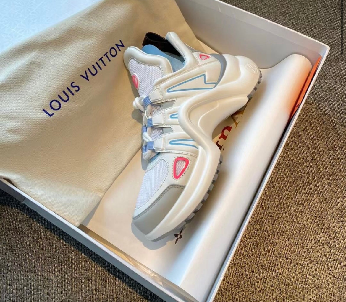 Louie arch light runner blue pink