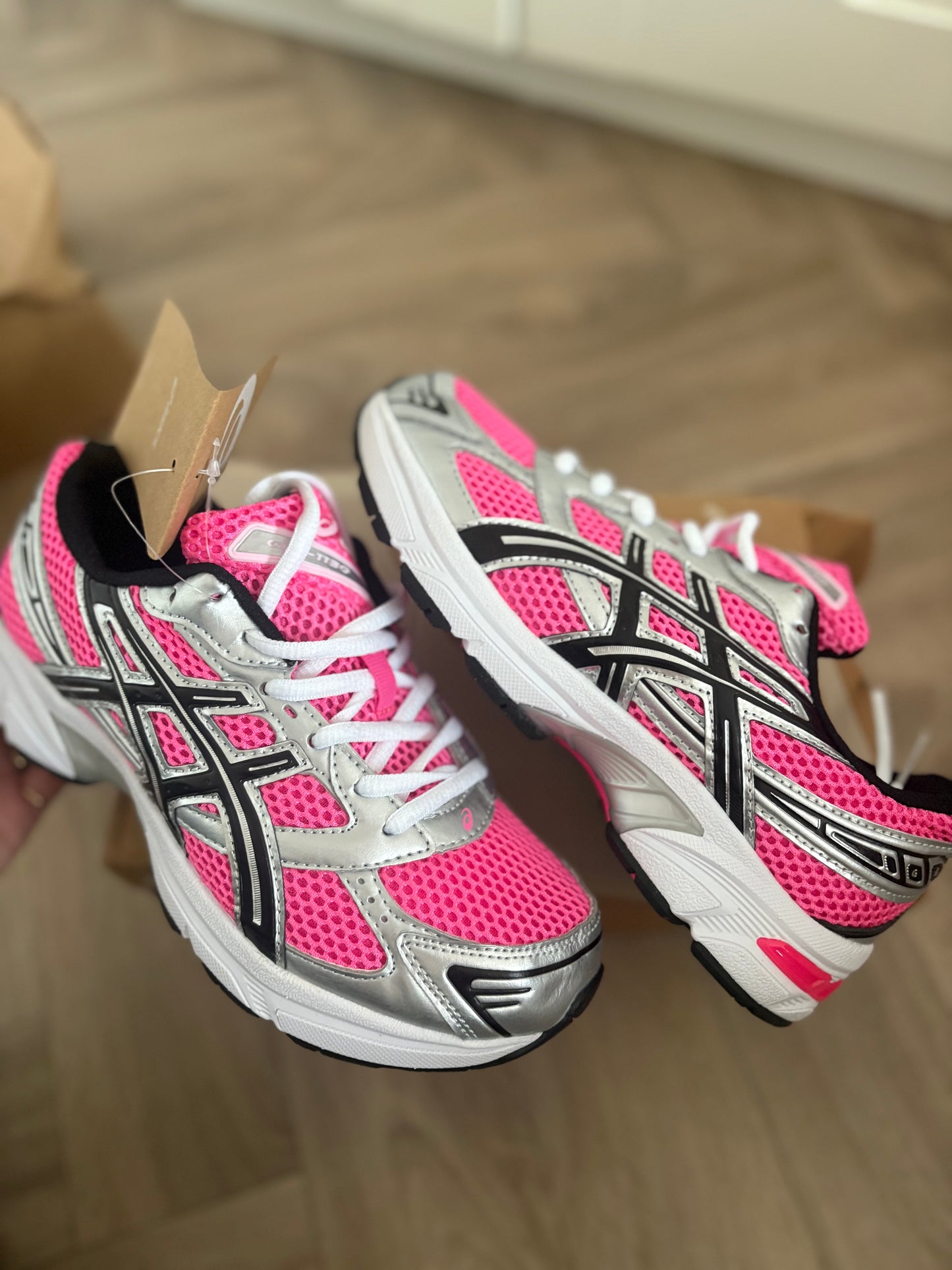 ( in stock size 5.5-6 ) asic black pink