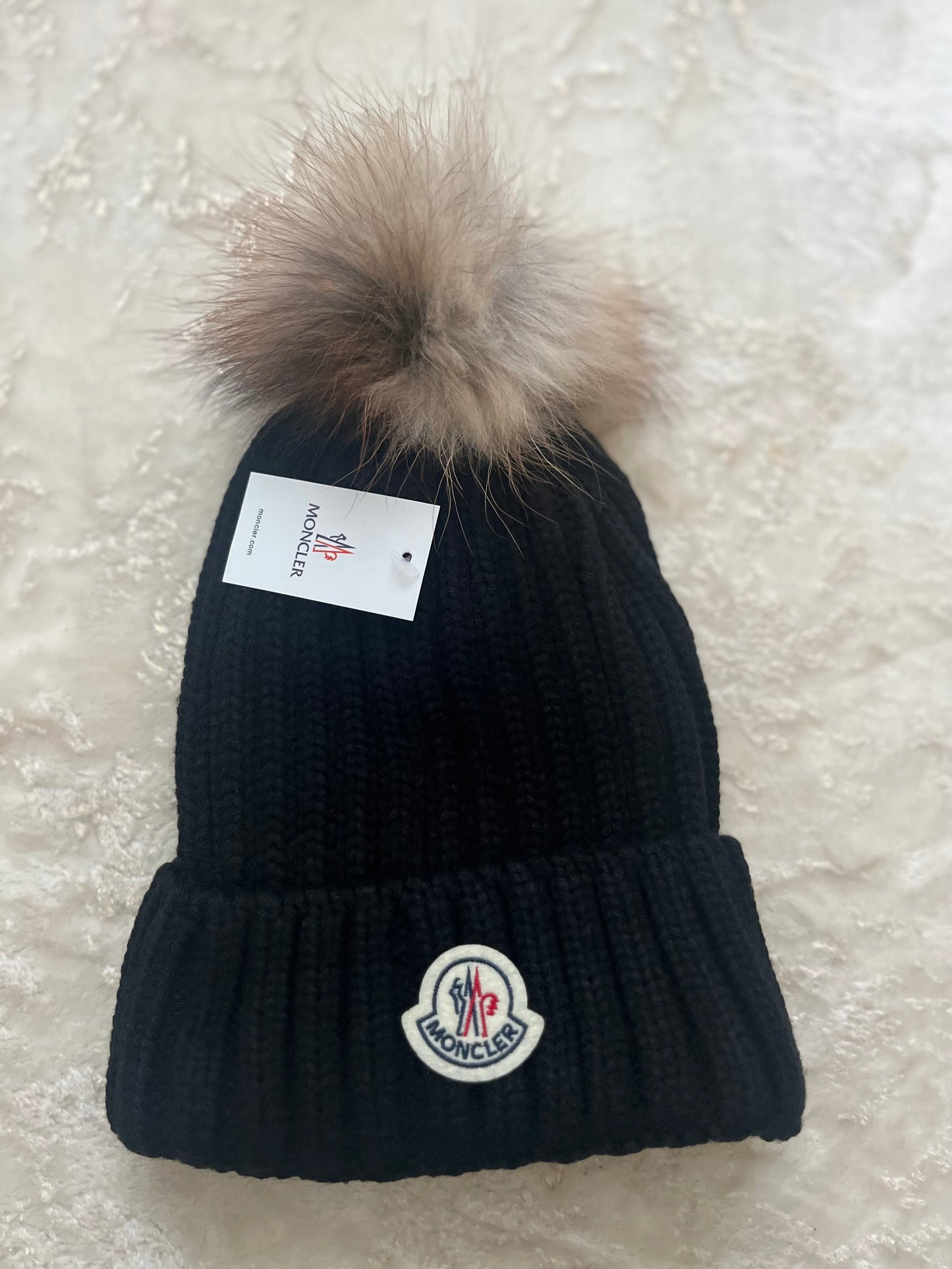 mon hat black beige