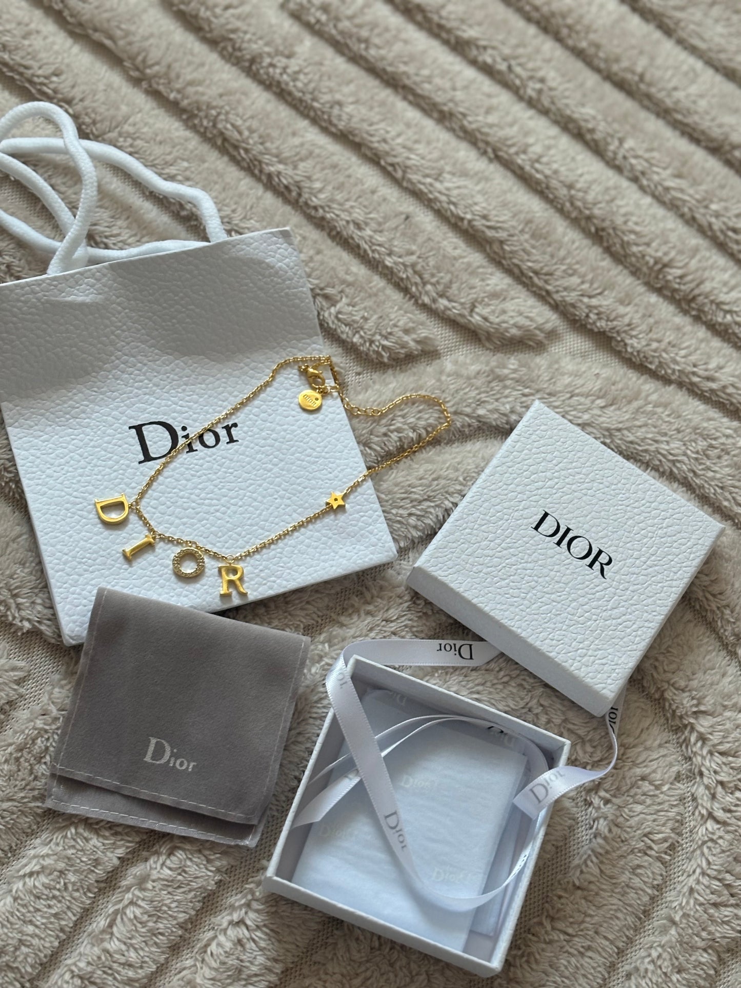 ( in stock boxed ) d necklace