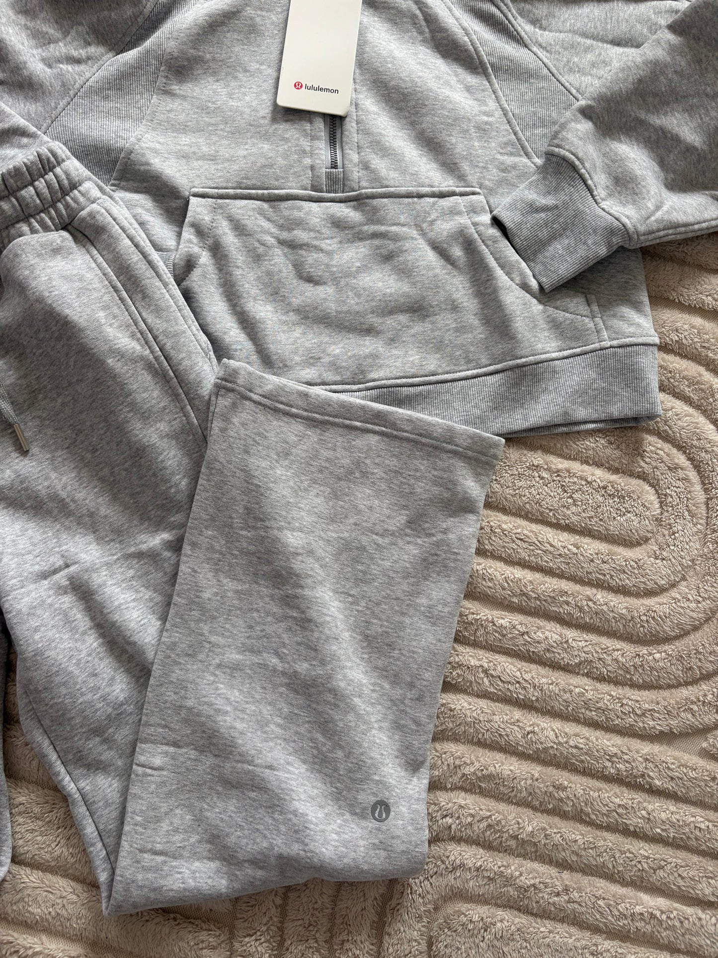 ( in stock size s-m ) lulu🍋 oversized flare tracksuit