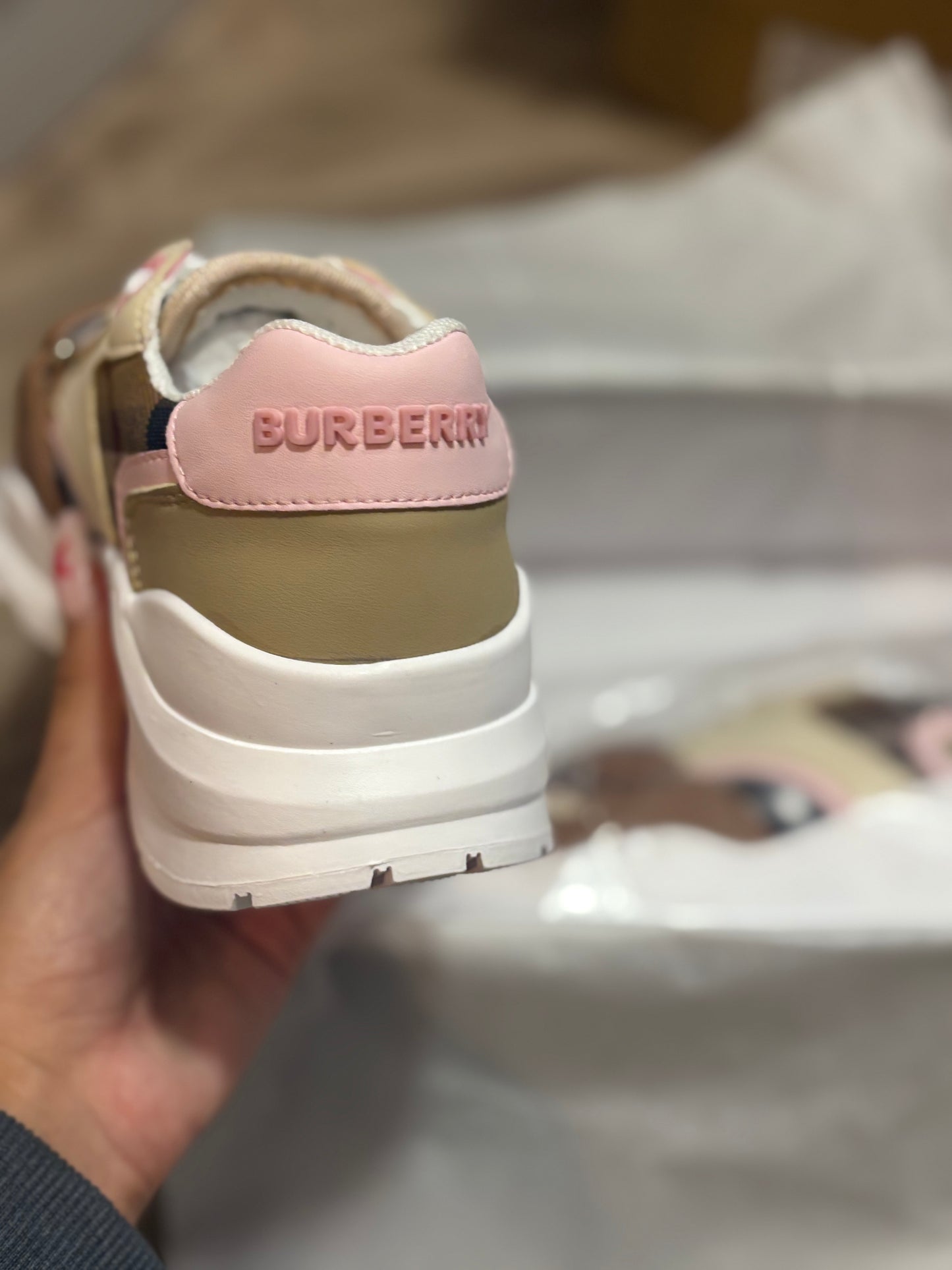 ( in stock size 4/4.5 ) b runner pink