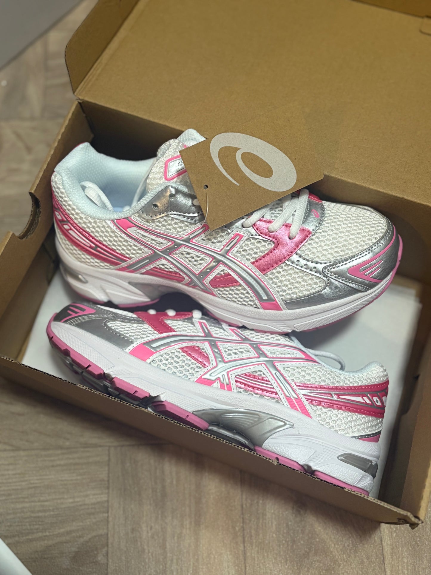 ( in stock size 6 ) asic light pink