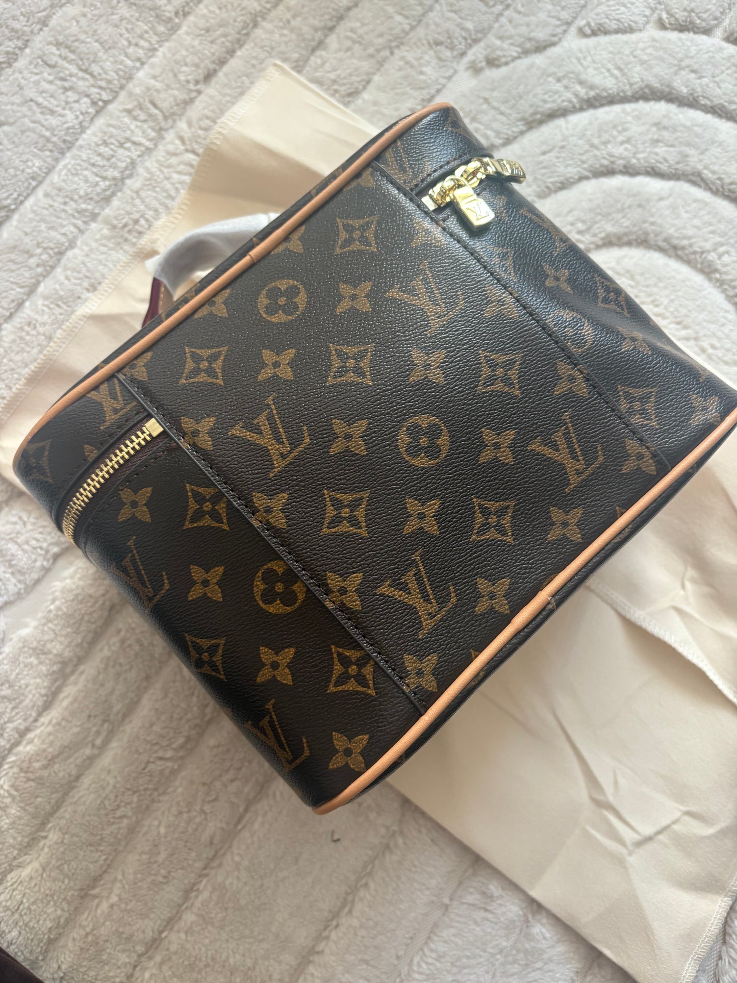 ( in stock ) Louie vanity case large 24 cm