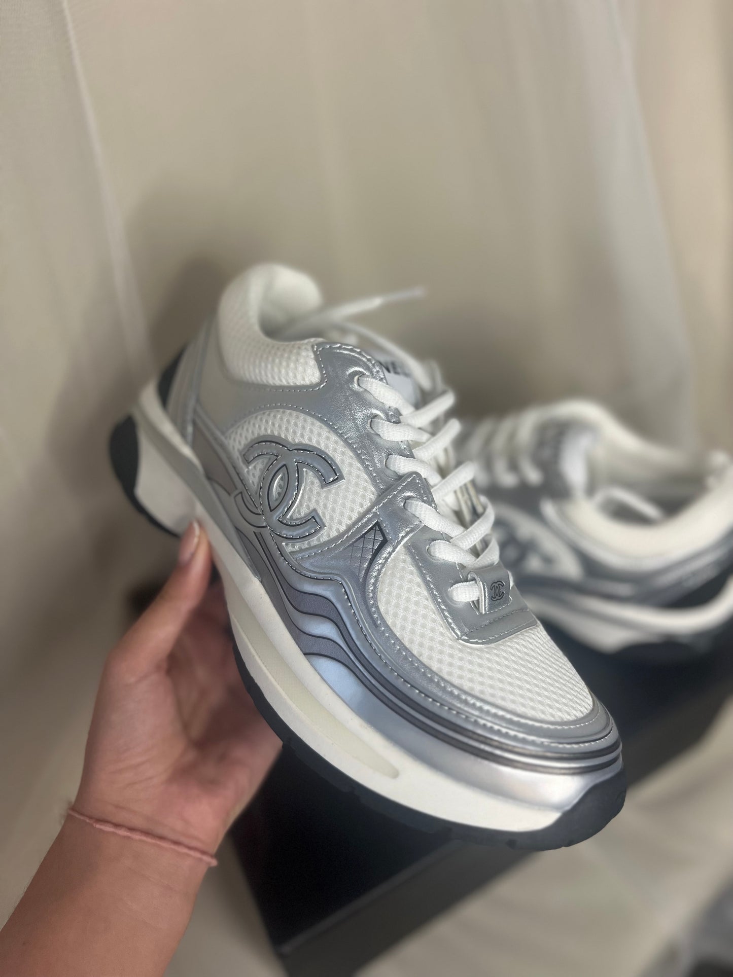 CC metallic silver runner