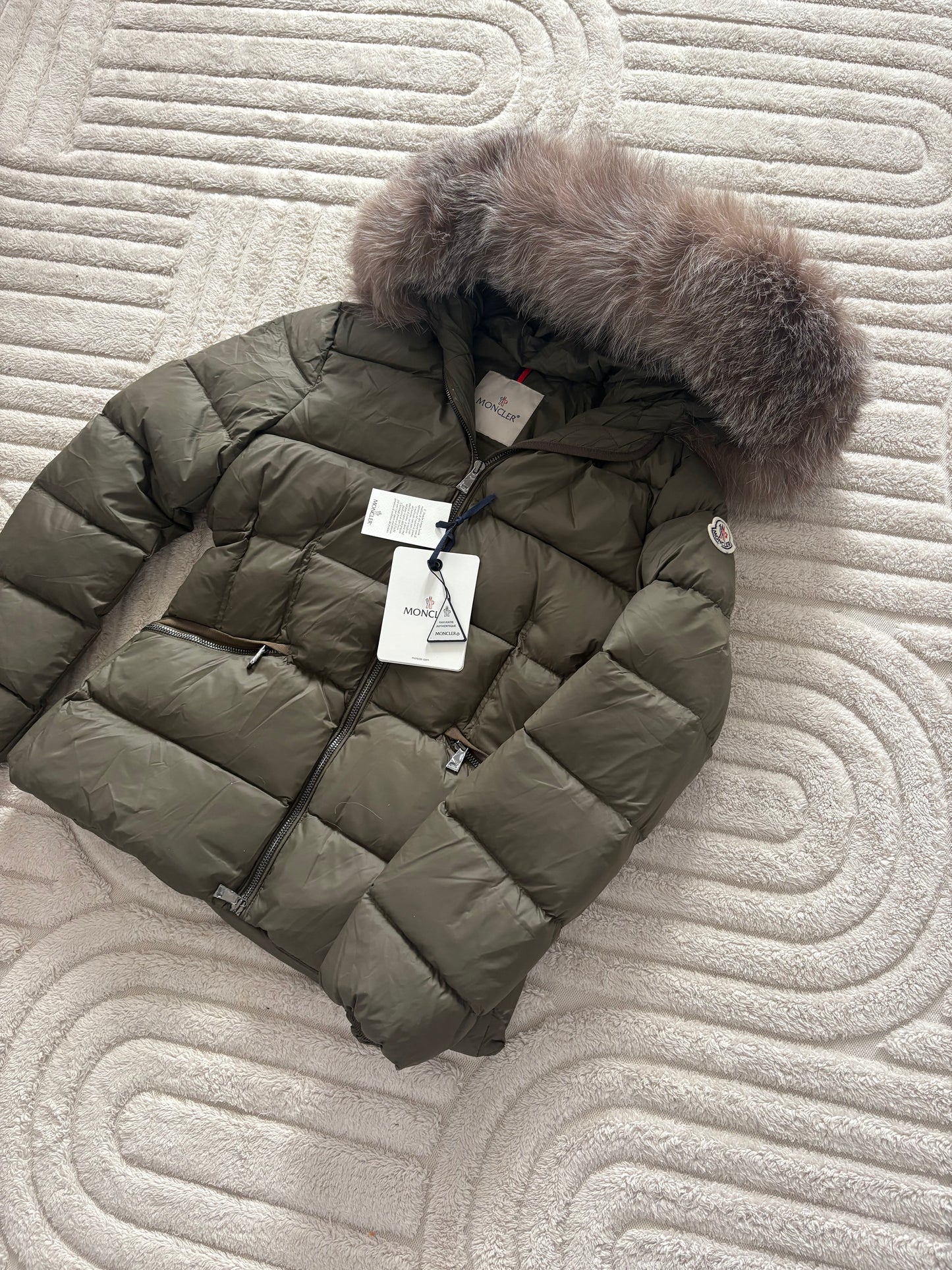 ( in stock xs & s ) khaki mon down jacket XL fox fur hood