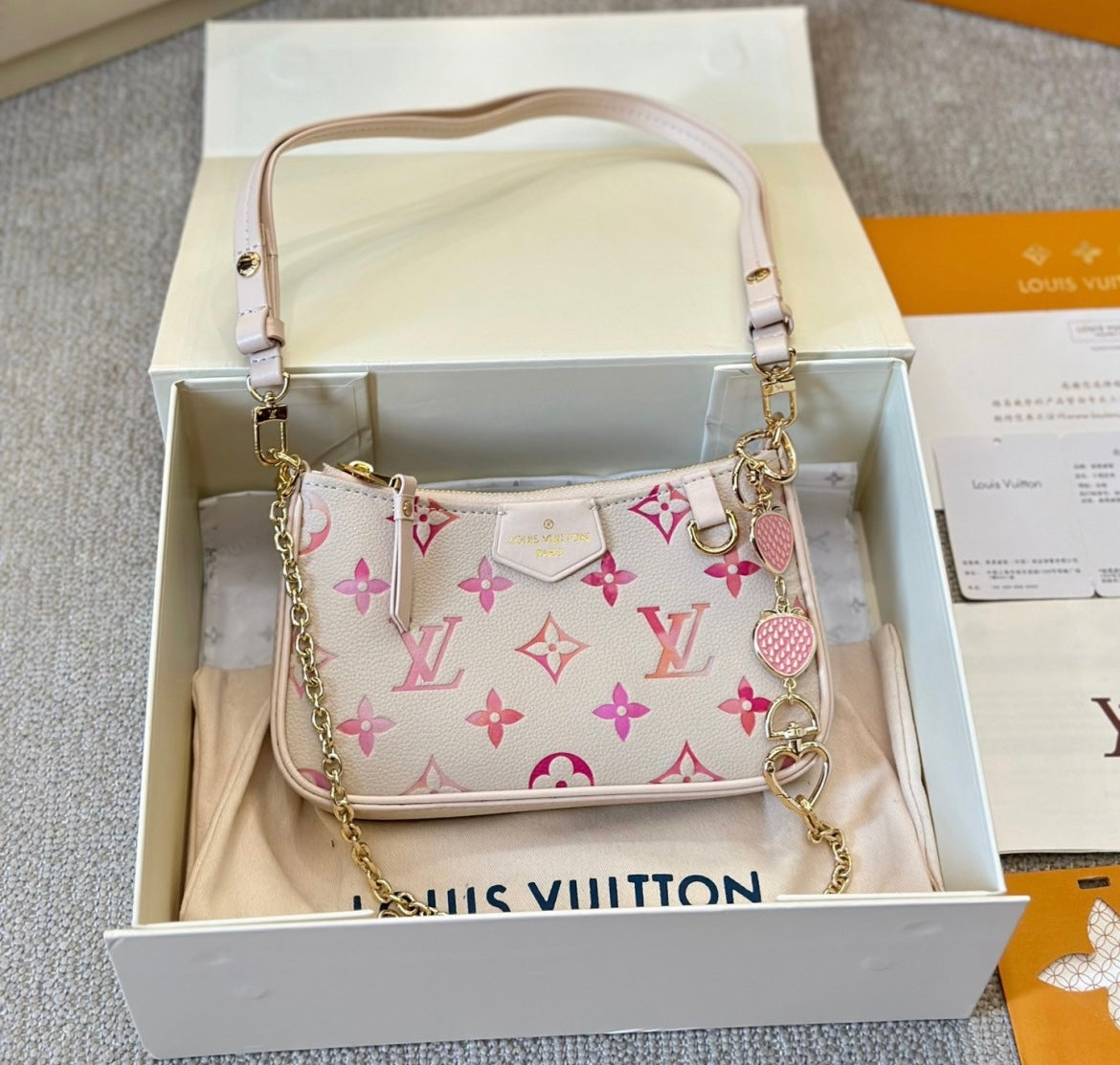 LOUIE nano shoulder bag * with bag charm *