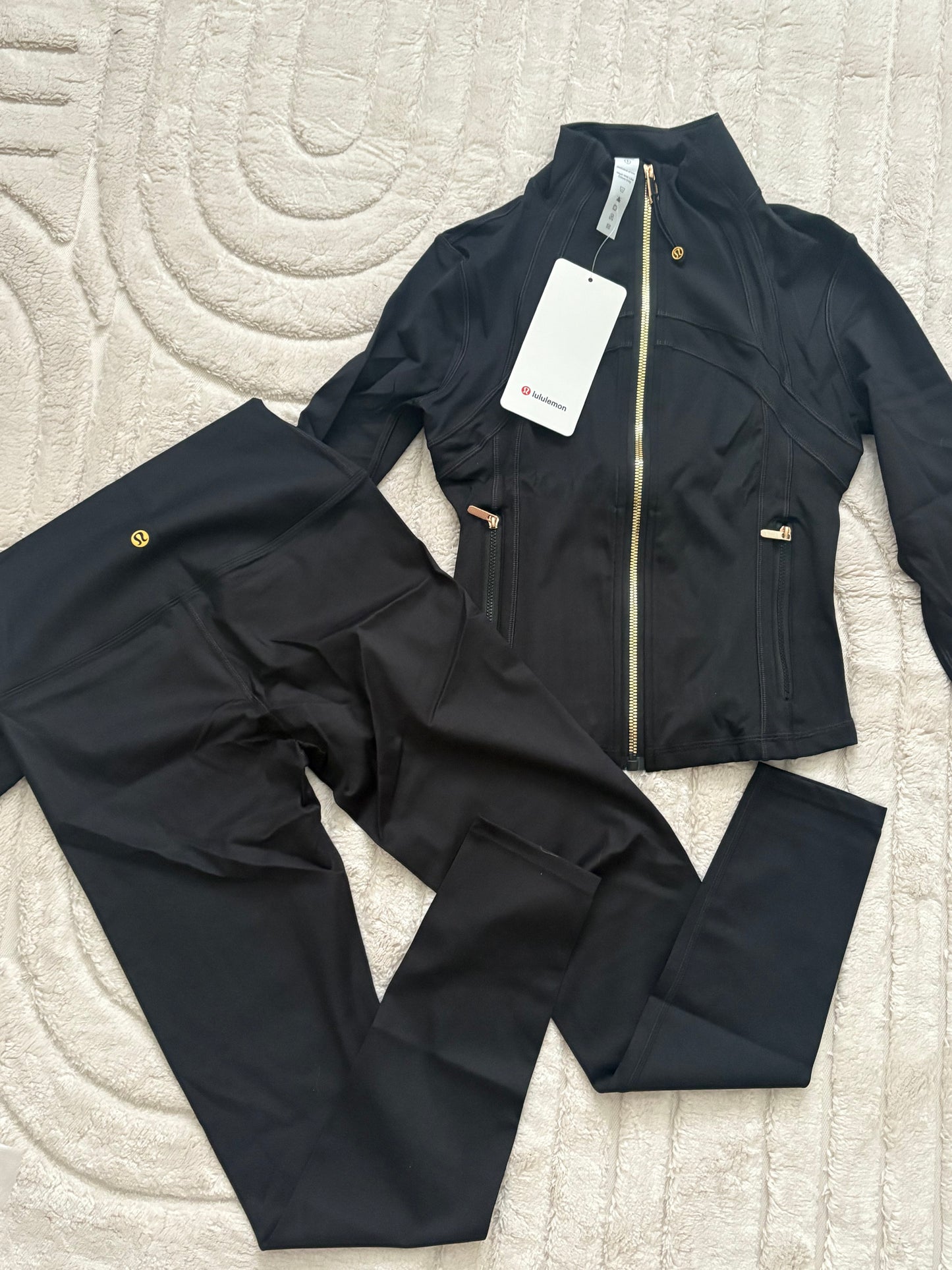 lulu🍋 gold zipper black gym set