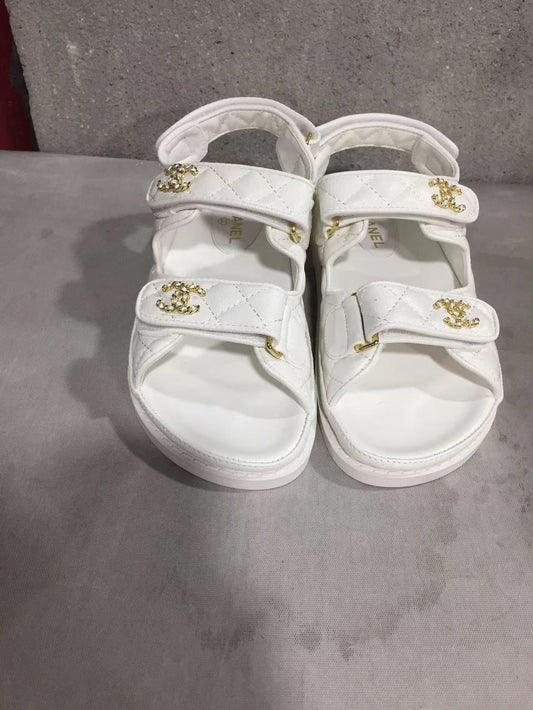 CC sandal white pearl