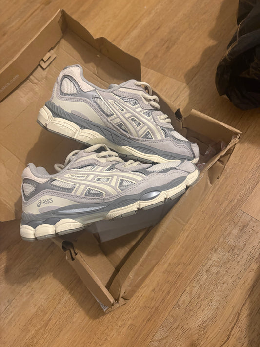 ( in stock size 5 - 5.5 ) asic runner greige