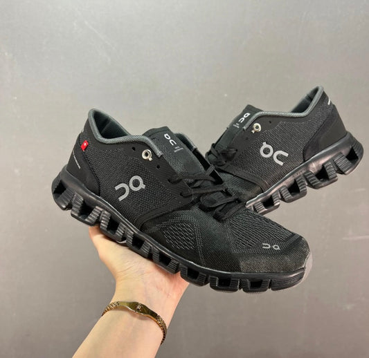 Cloud runners black