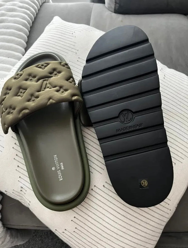 LOUIE pillow slides khaki