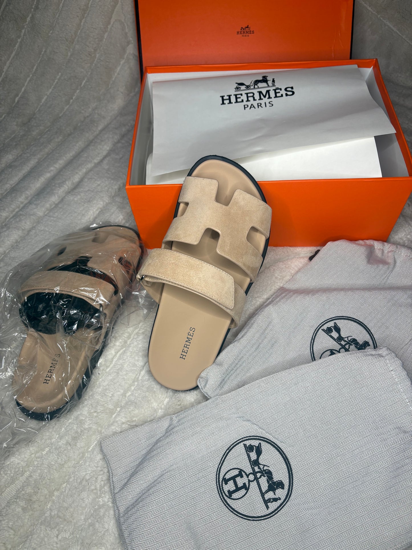 ( in stock ) size 5 H3rm3s slider suede tan