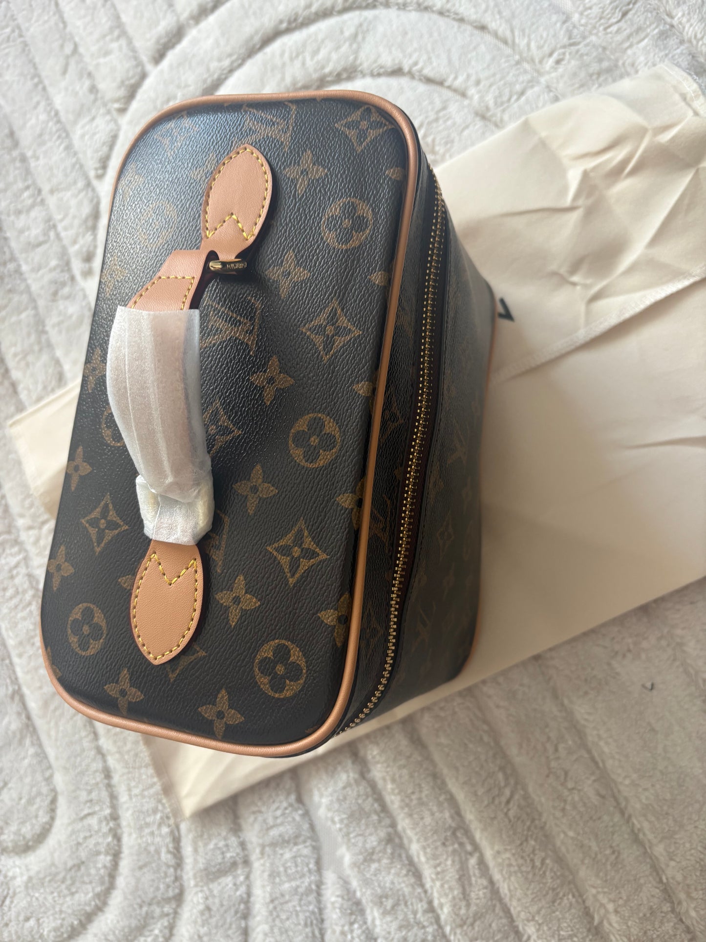 ( in stock ) Louie vanity case large 24 cm