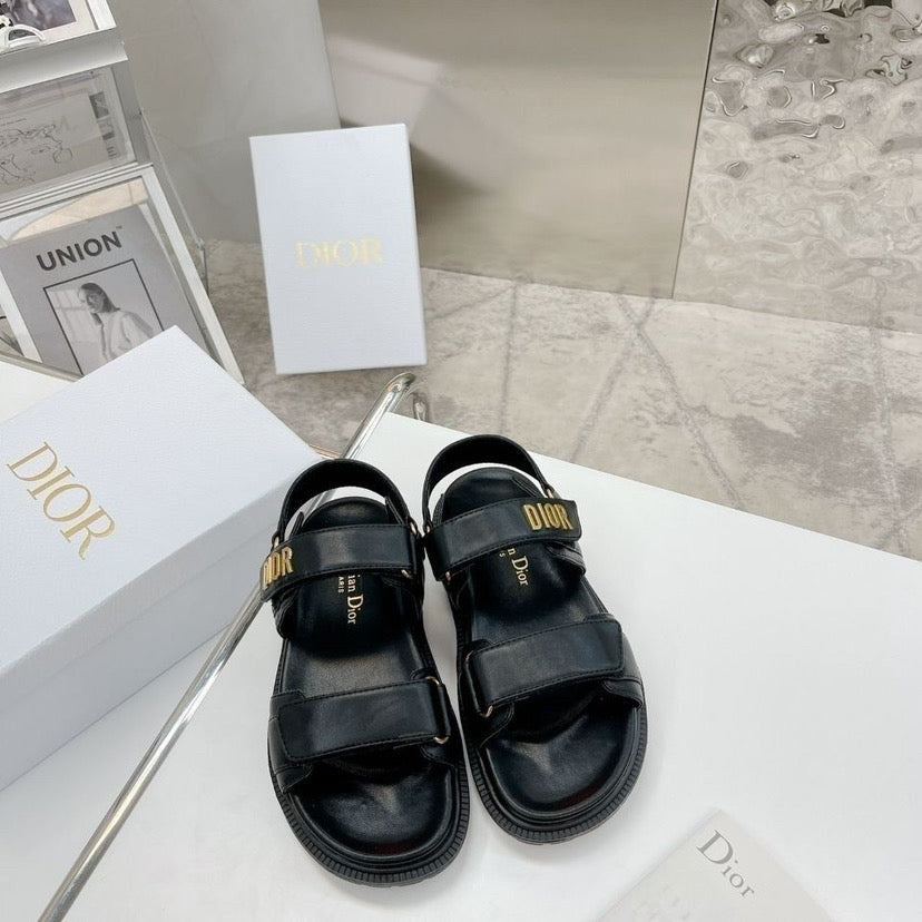 D sandals black