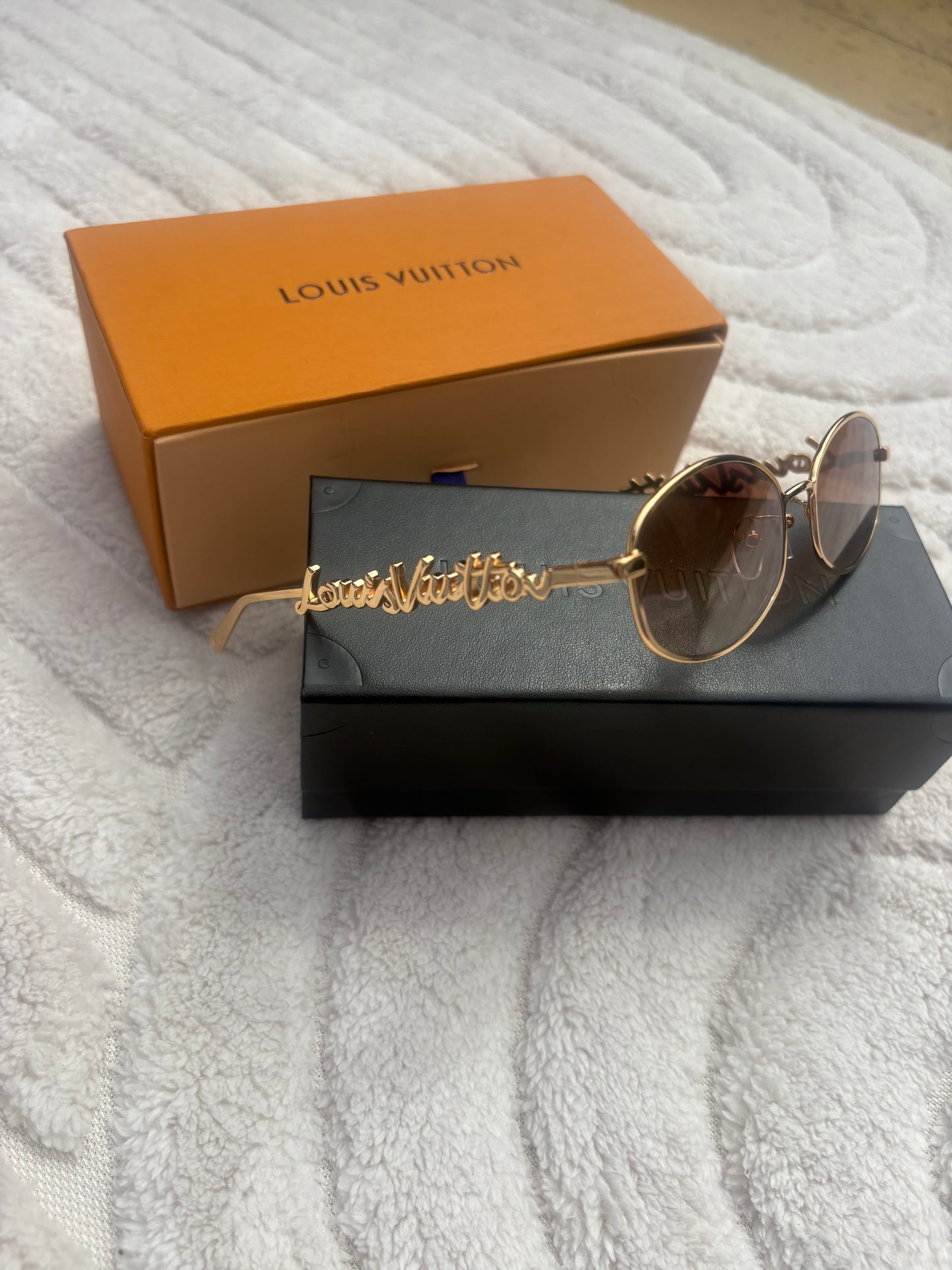 Louie script sunglasses