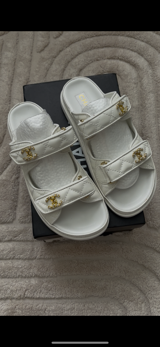 CC sandal white pearl