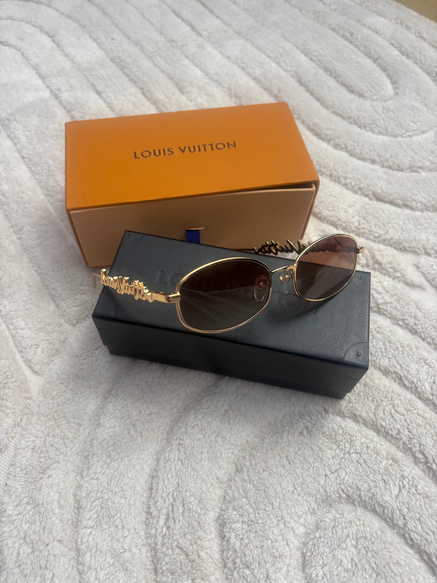 Louie script sunglasses