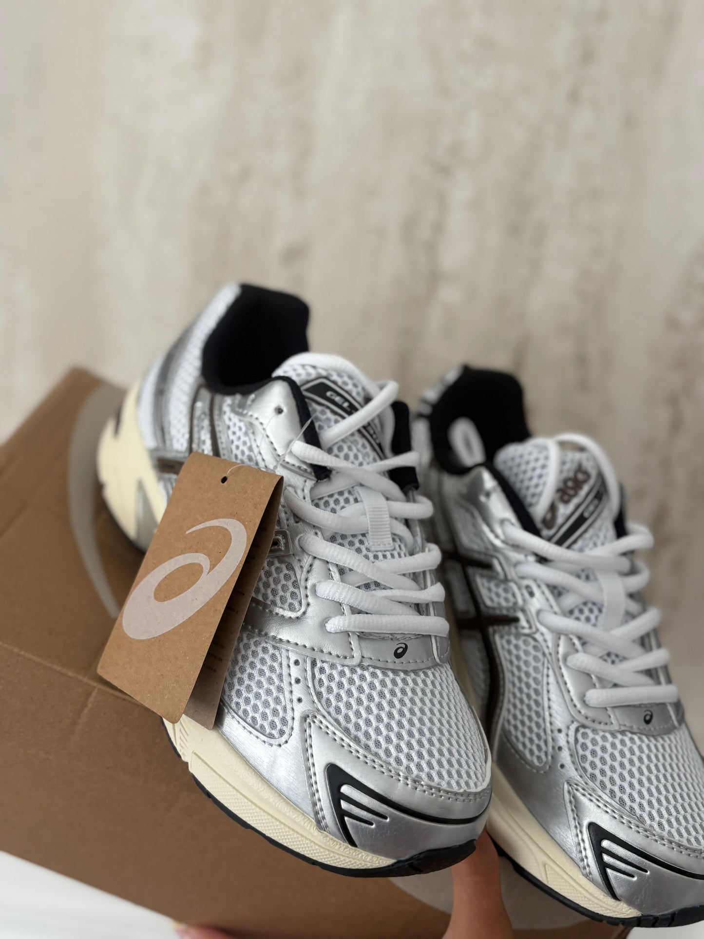 ( in stock size eu 39 - uk 5.5 - 6 ) asic grey brown