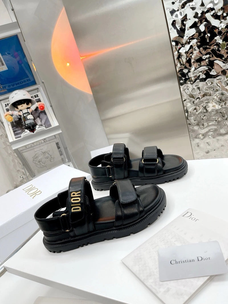 D sandals black