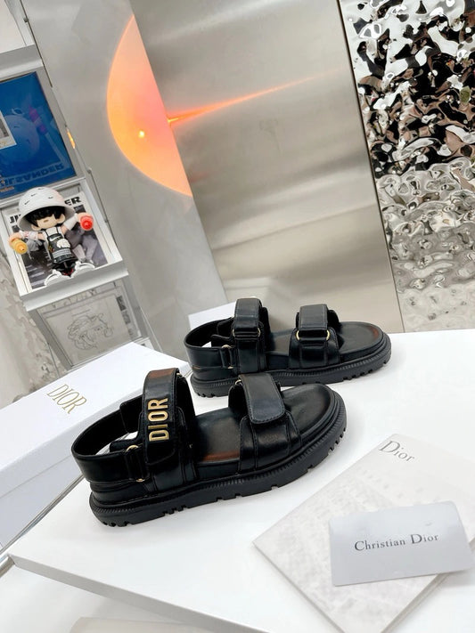 D sandals black