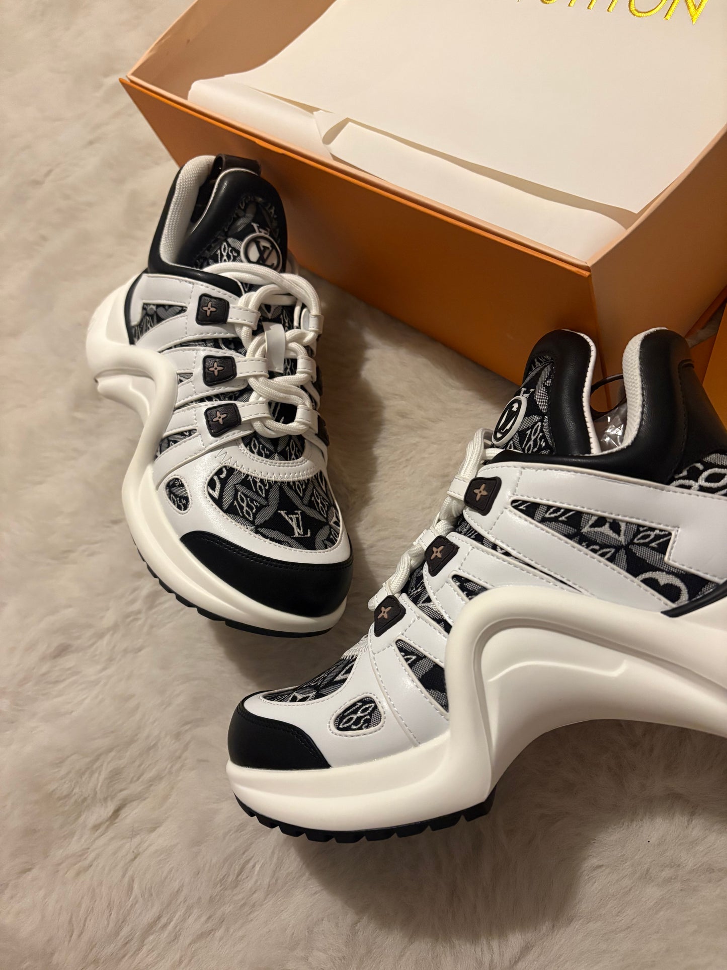 ( in stock size 5 ) arch light runner