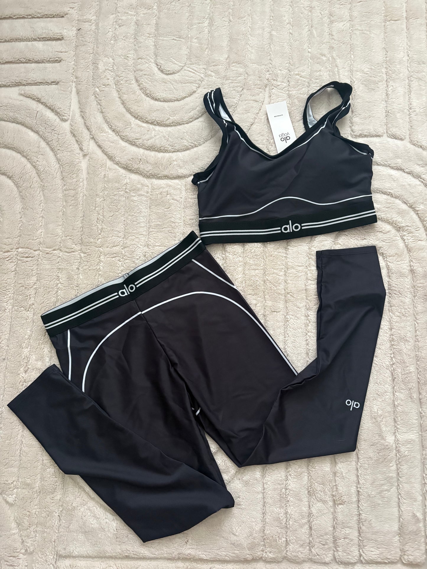 ( in stock size M ) Alo black