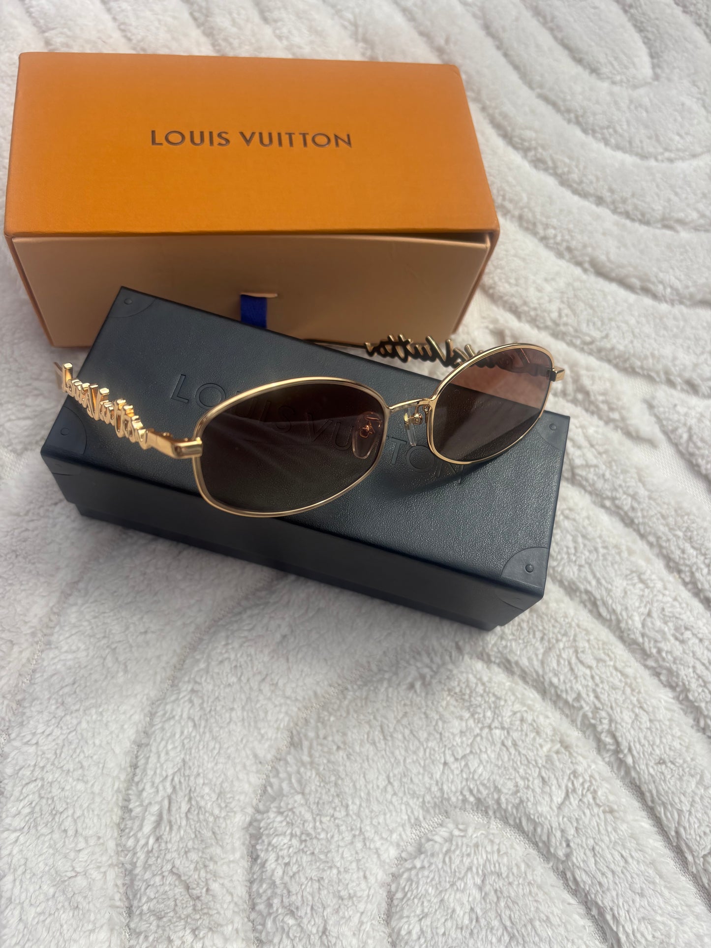 Louie script sunglasses