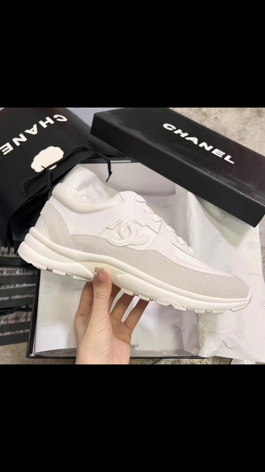 CC runner white cream