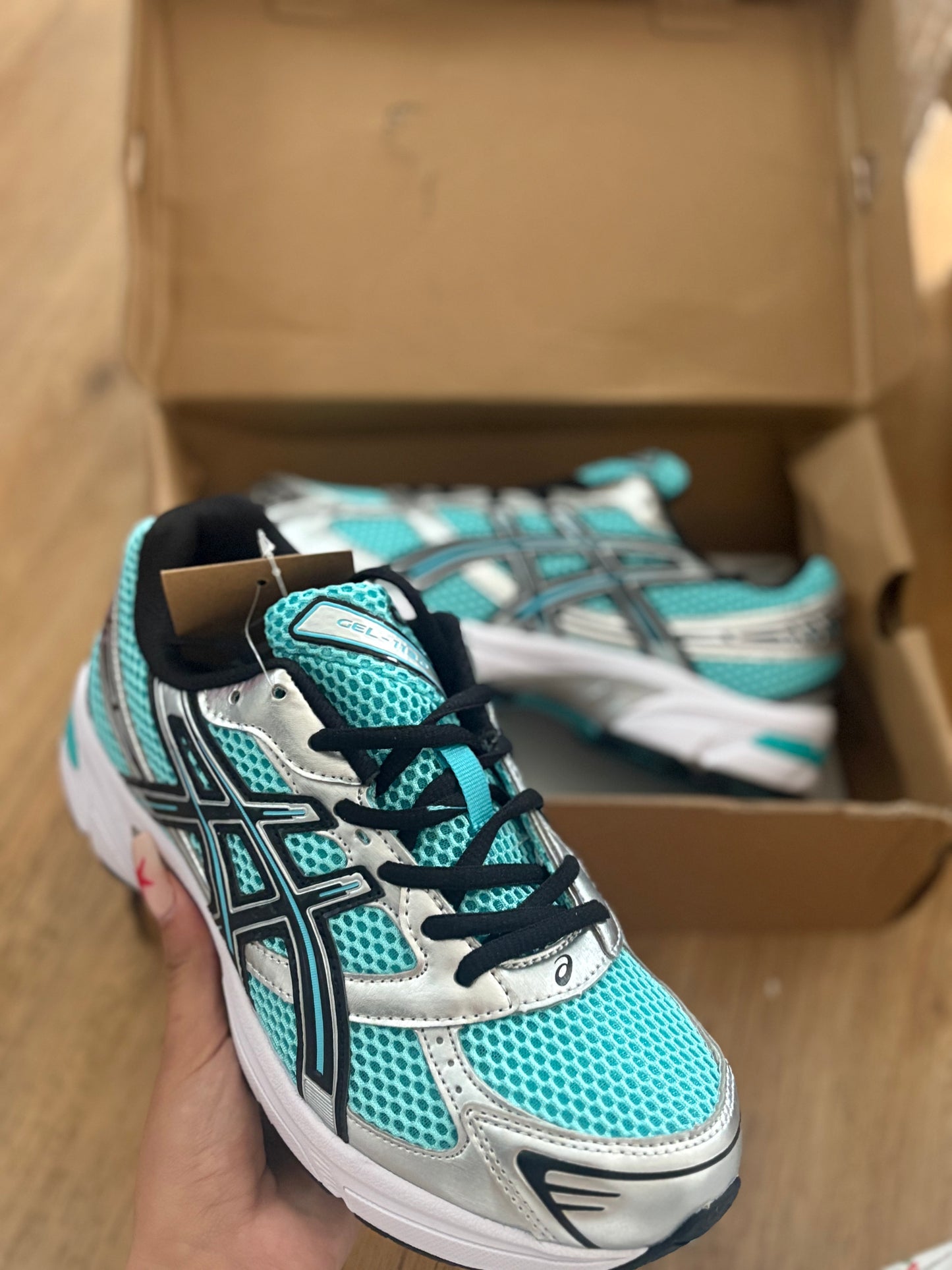 ( in stock fits 5.5-6 ) ASIC runner blue