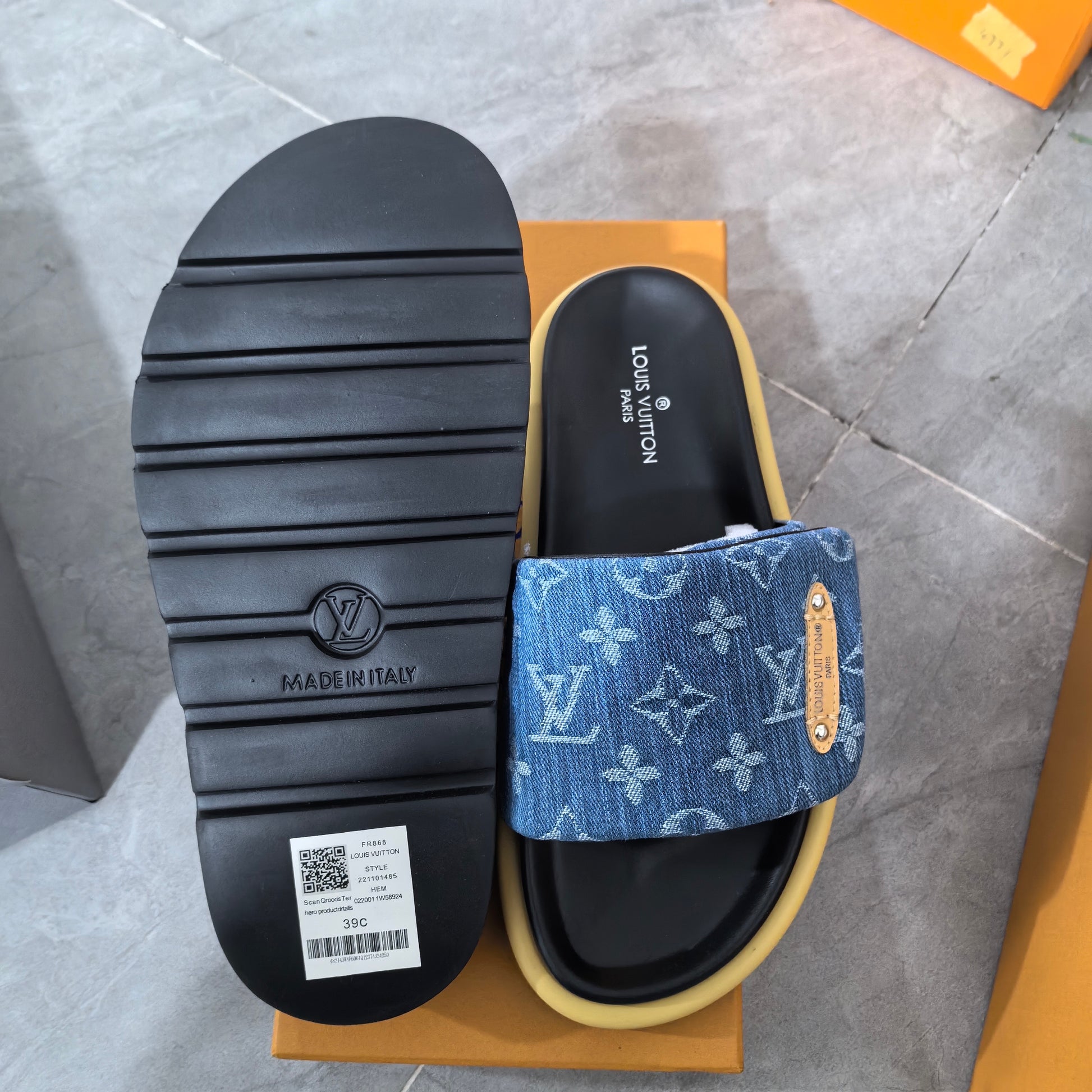 LV denim slide dark blue – PRESTIGE GARMENTS1