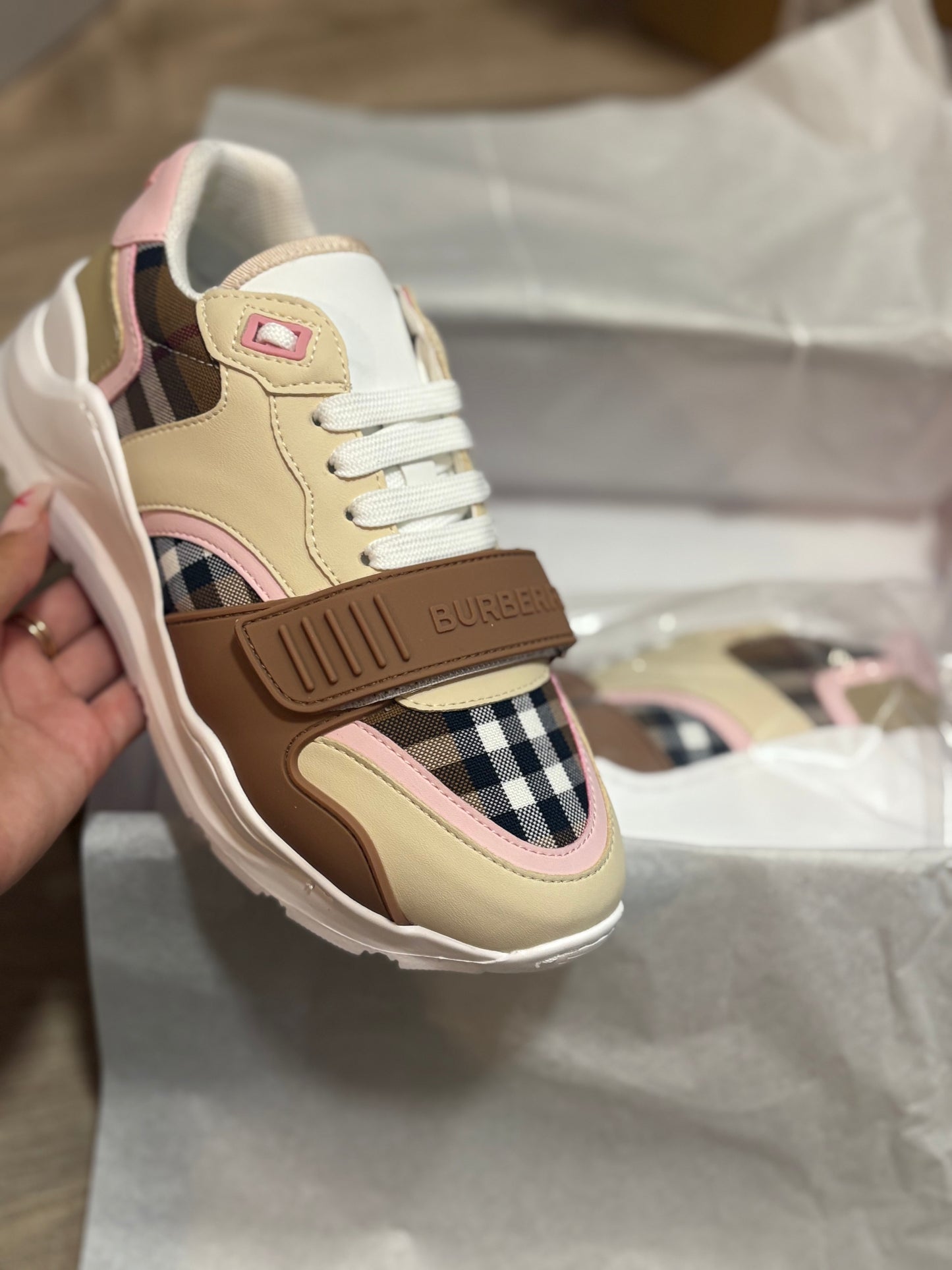 ( in stock size 4/4.5 ) b runner pink