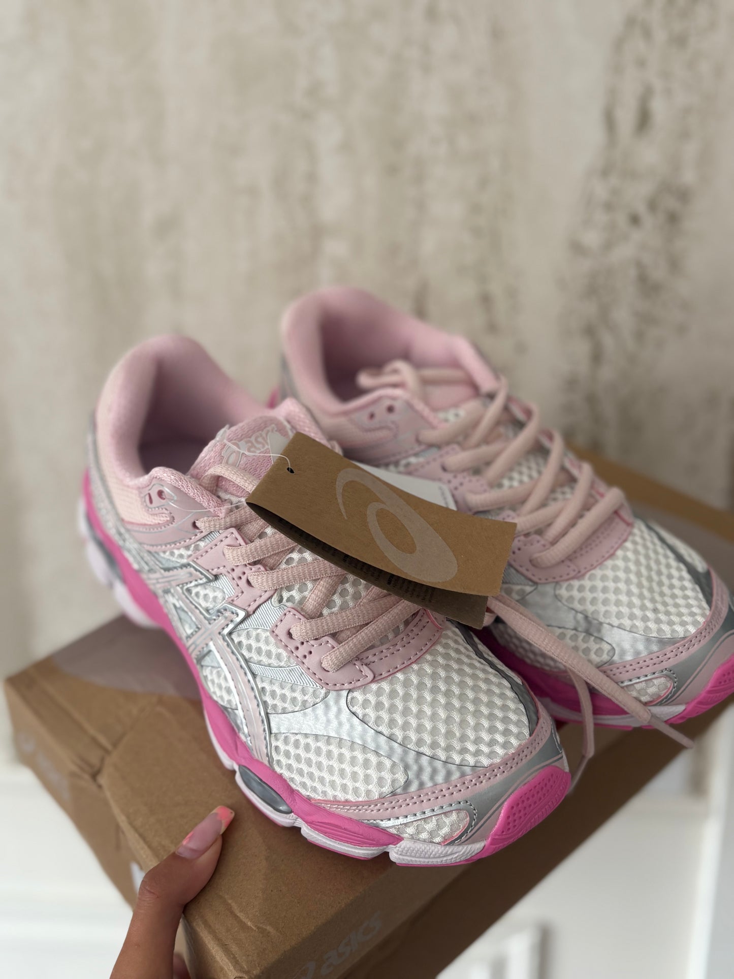 ( in stock size 4&6 ) asic pink gel